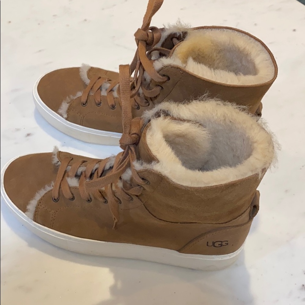 WOMENS UGG BEVIN BOOTS -Sz 9.5